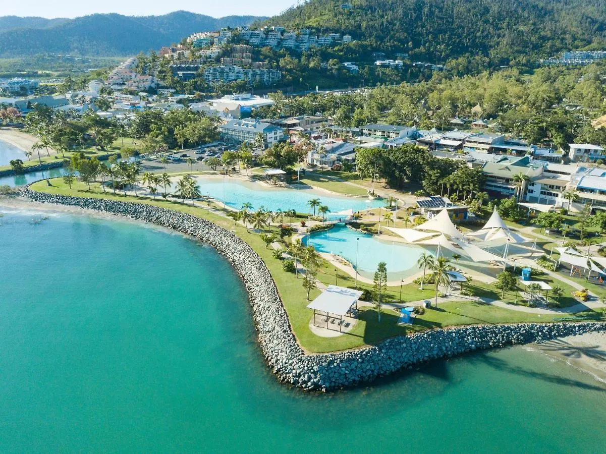 Daire Airlie Sun & Sand Accommodation Studio #1 Airlie Beach Avustralya
